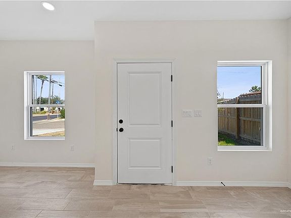 4th image of 833 N Martinez Ave