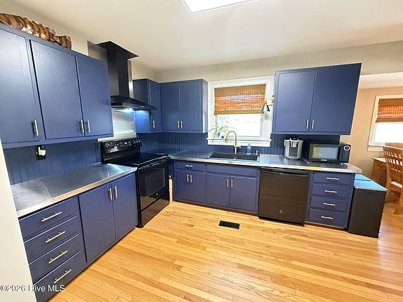 4th image of 401 Stadium Street SW