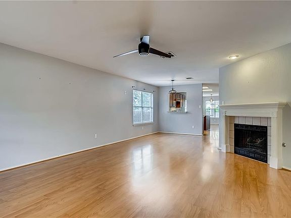 3rd image of 805 Dornach Ct