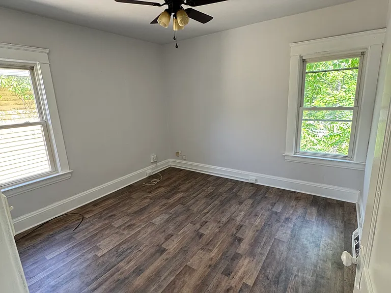 9409 Empire Ave — Photo 4