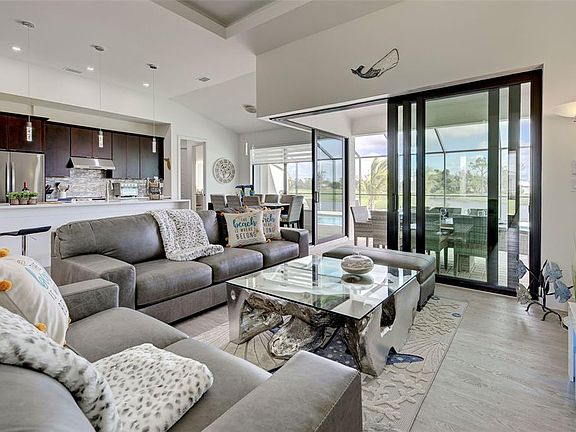4th image of 19 Windward Rd