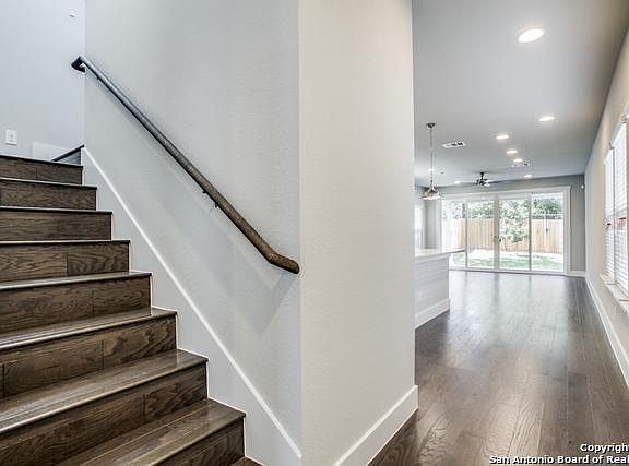 3rd image of 422 Natalen Ave
