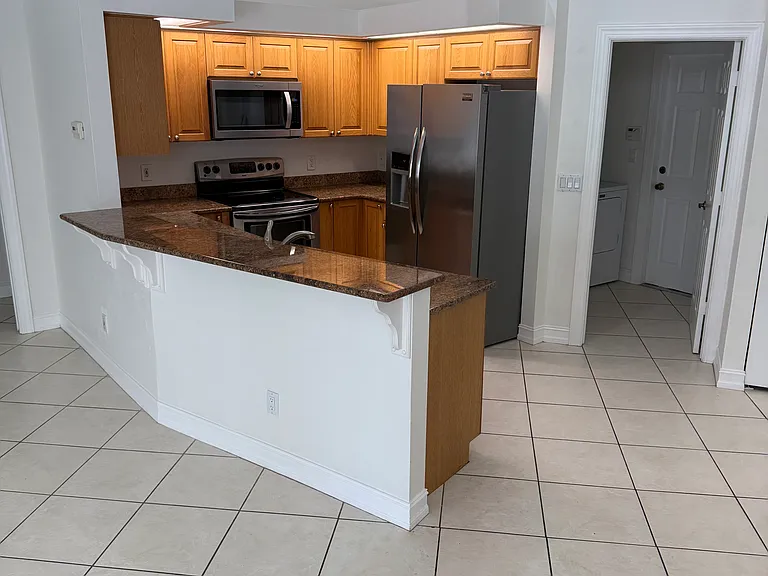 1166 Royal Palm Dr — Photo 4