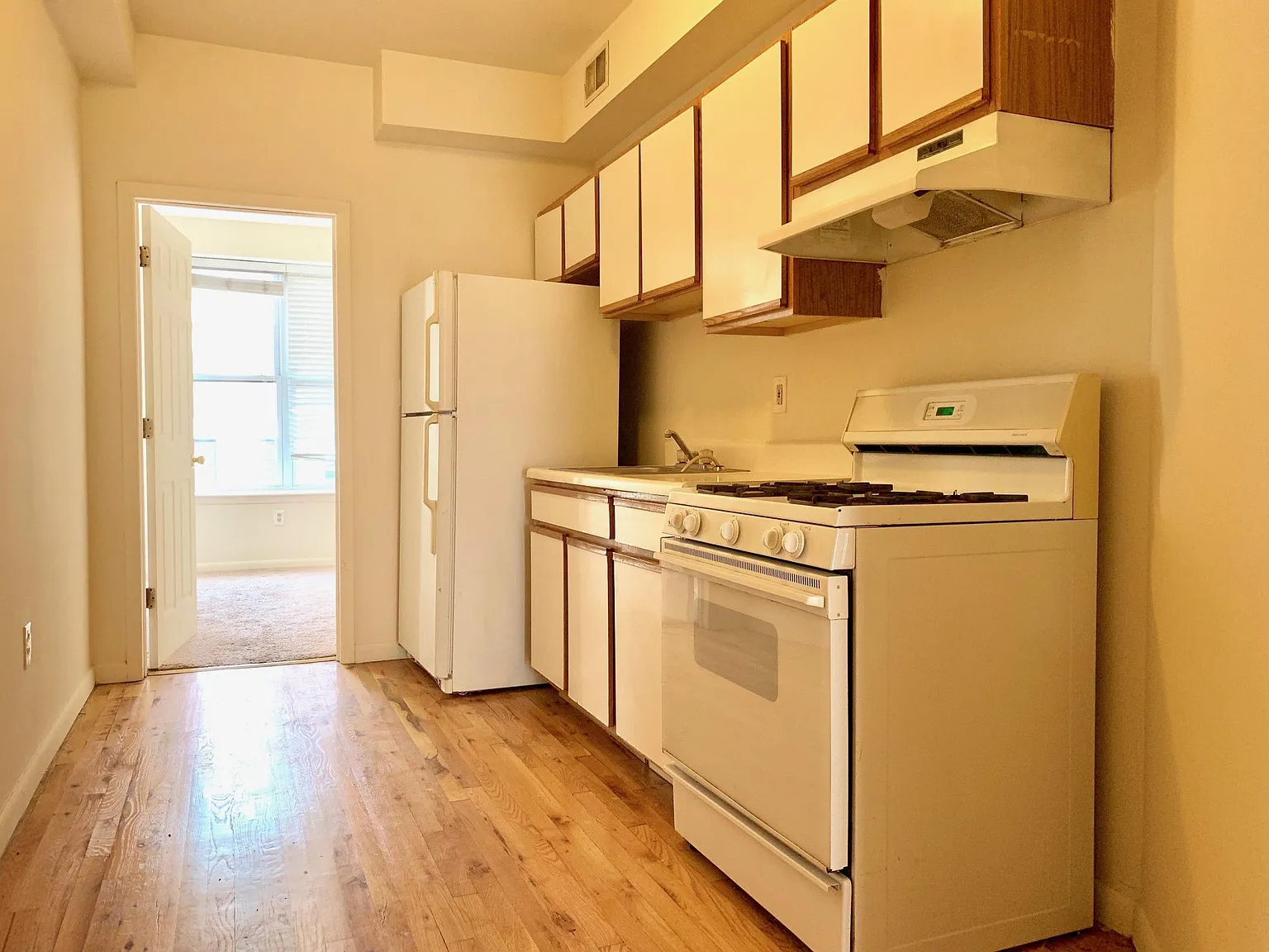 2 bed, 550 sqft, $2,500 — Photo 2