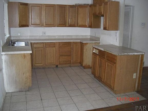 3rd image of 1016 E Madison Dr