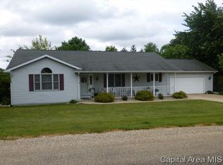 19243 White Pine Ln, Petersburg, IL 62675