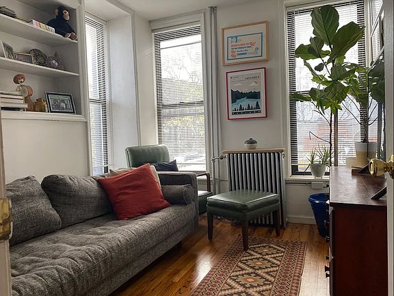 4th image of 660 De Graw St APT 2