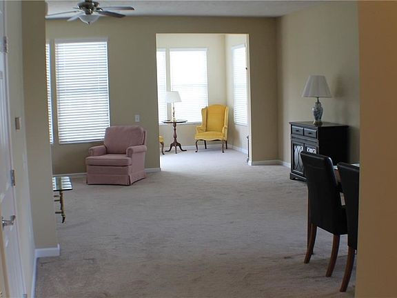 4th image of 9263 Montgomery Dr