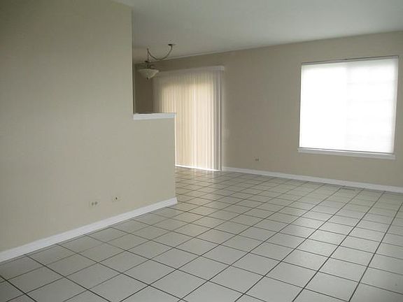 5th image of 690 Fieldcrest Dr Unit A