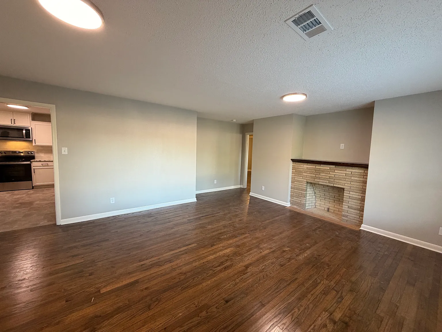 3 bed, 1600 sqft, $1,750 — Photo 3
