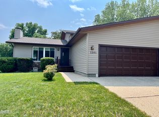 1201 27th St NW, Mandan, ND 58554