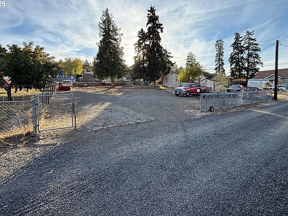 4th image of 13 East St