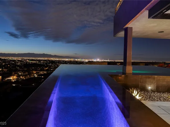 811 Magnum Cliff Ct, Henderson, NV 89012