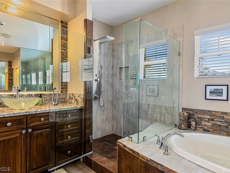 724 Pinnacle Heights Ln — Photo 34