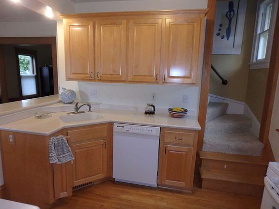 4th image of 3525 35th Ave S