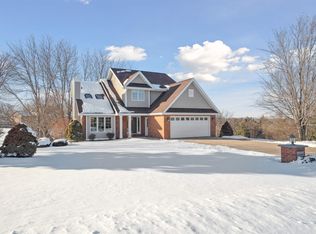 17083 Hidden Rdg, Dubuque, IA 52002