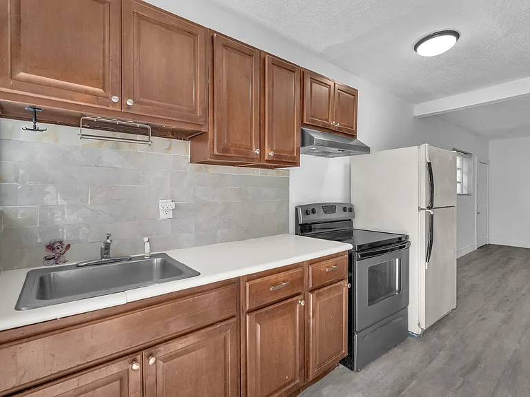 7500 Lincoln St #1 — Photo 2