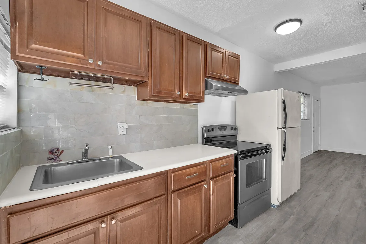 Building Photo - 7500 Lincoln St #1