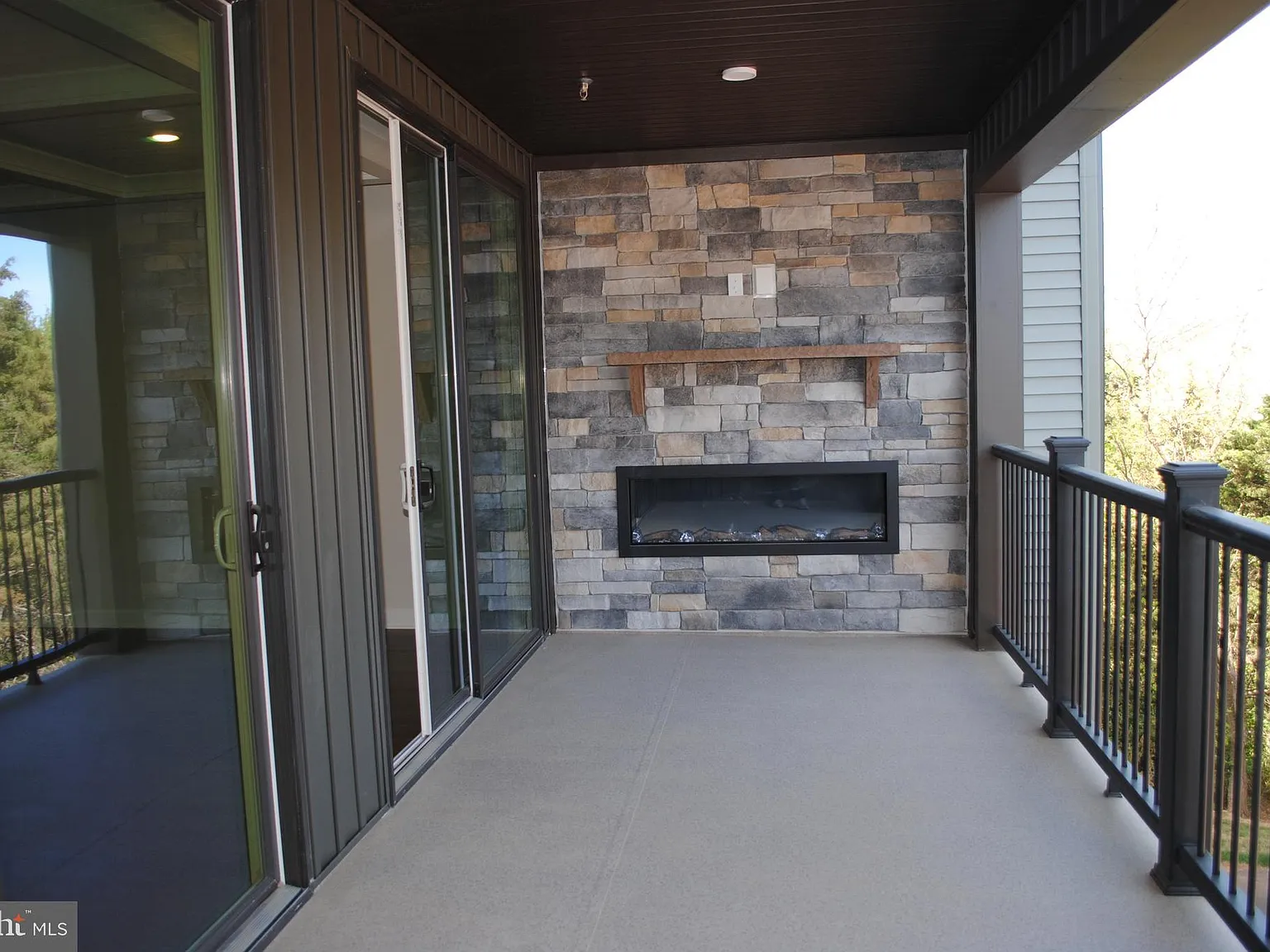 3 bed, 2.5 bath, 2498 sqft, $4,000 — Photo 4