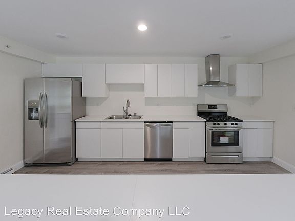 4th image of 130 Waterman St Unit 3