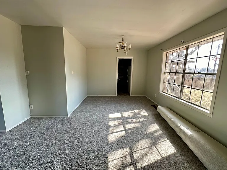 2507 Bradley Ln — Photo 4