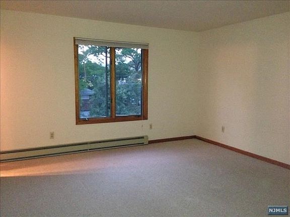 5th image of 7 Hillcrest Ave Floor 2