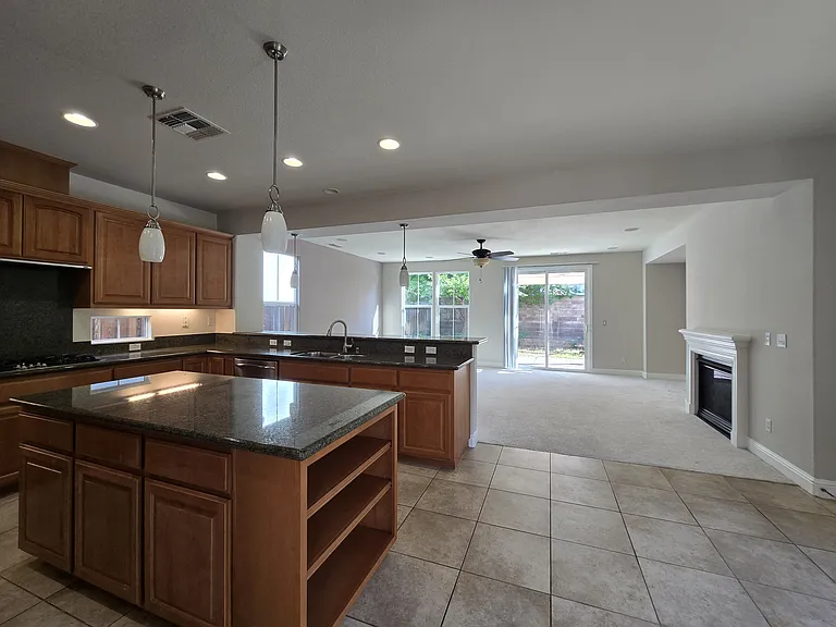 626 W La Canada Ave — Photo 17