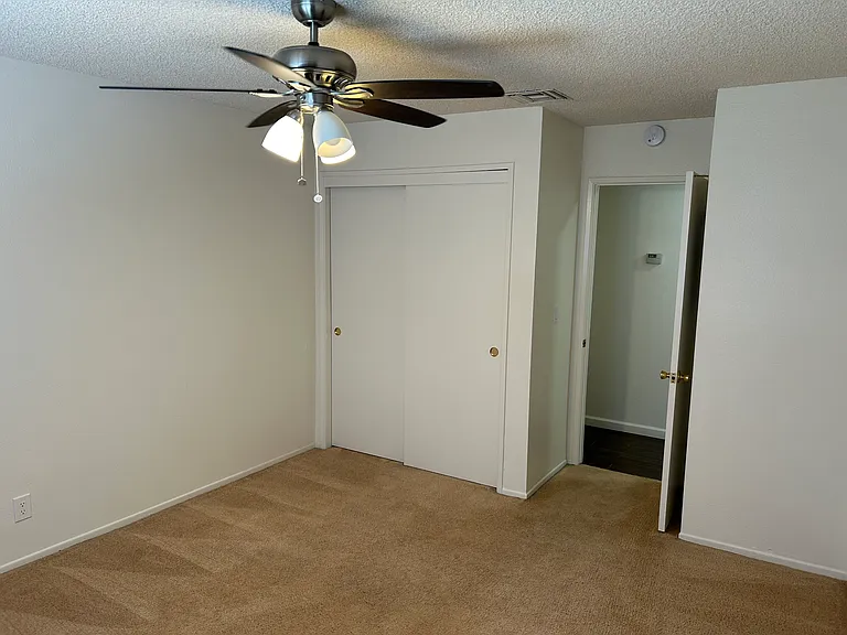 720 N Florence St #B — Photo 10