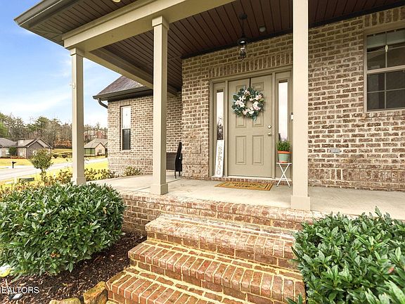 3rd image of 106 Creek View Ct