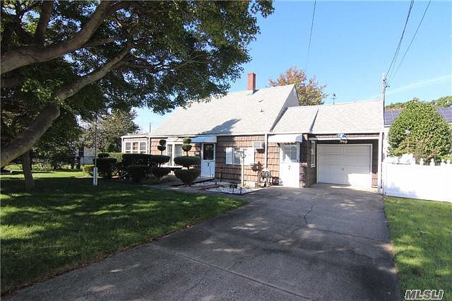 1st image of 7 Westbury Ave