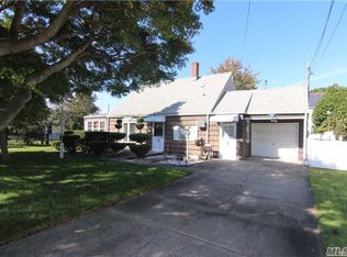 7 Westbury Ave, Carle Place, NY 11514