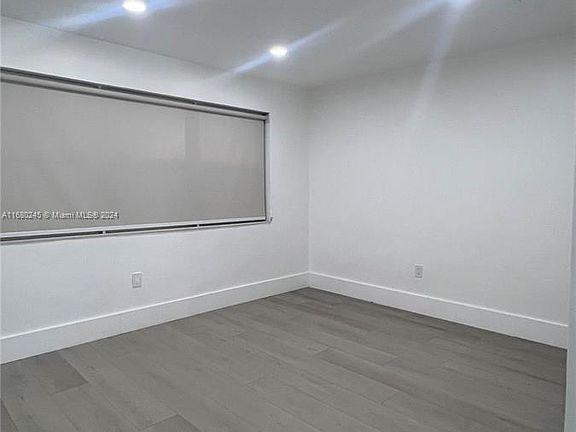 2nd image of 12 NE 49th St #1