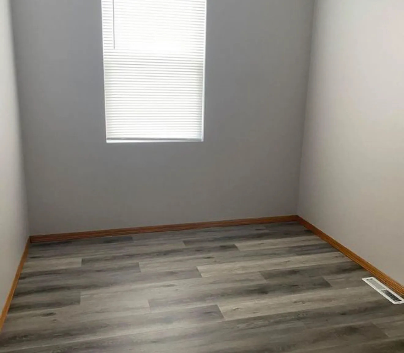 3 bed, 1000 sqft, $1,650 — Photo 2