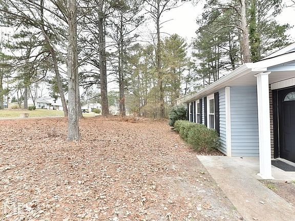 3rd image of 1014 Sweetwater Cir