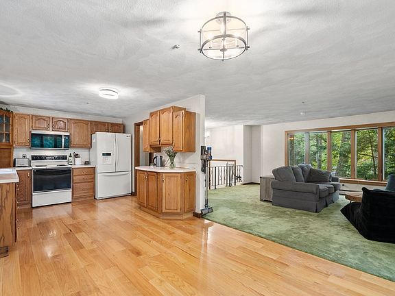 5th image of 145 White Pond Rd