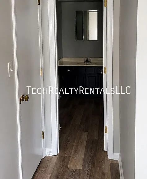 2557 Stockbridge Dr #B-1 — Photo 16
