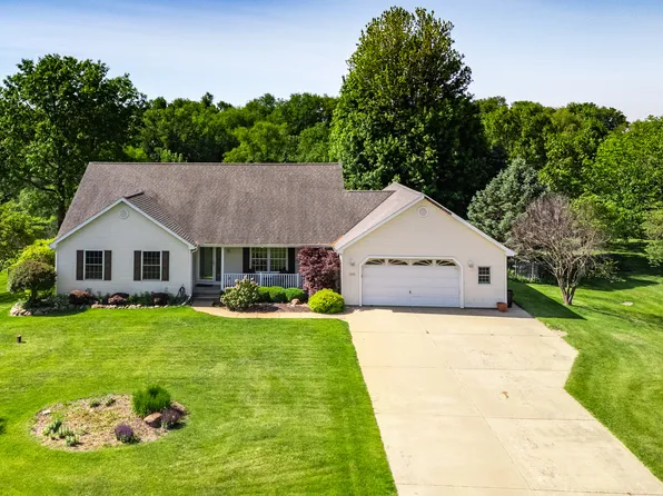 9575 E Marquand Dr, Rochelle, IL 61068