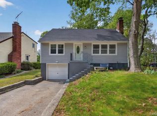 15 Bergen Court, Huntington Station, NY 11746