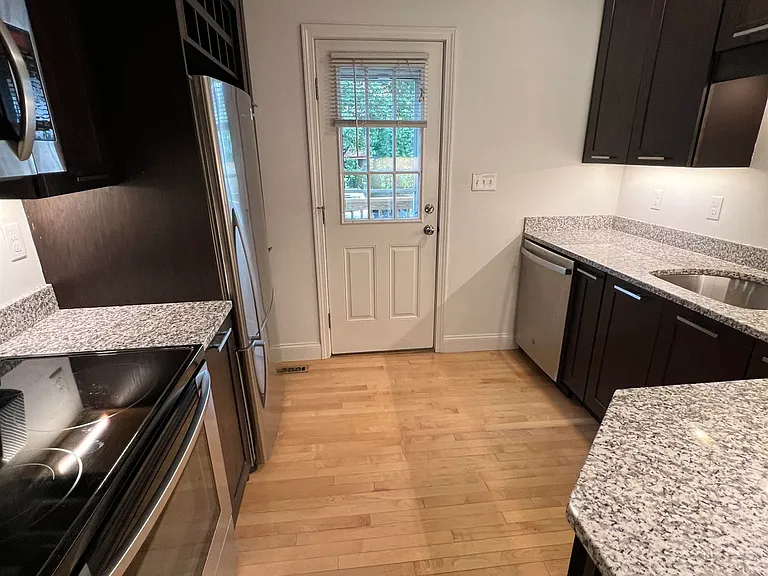 185 Madison St #1 — Photo 10