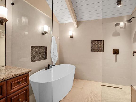 3rd image of 366 Wimbledon Dr