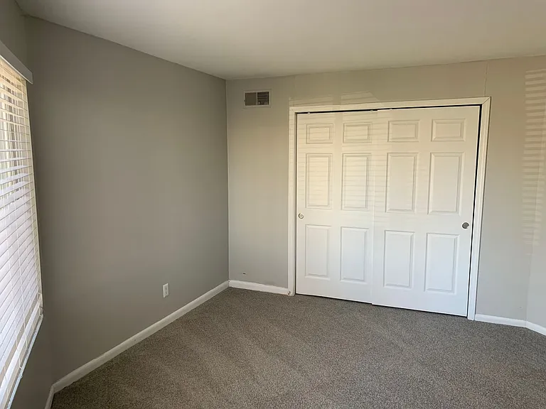 Garden Pointe Apartments — Photo 54