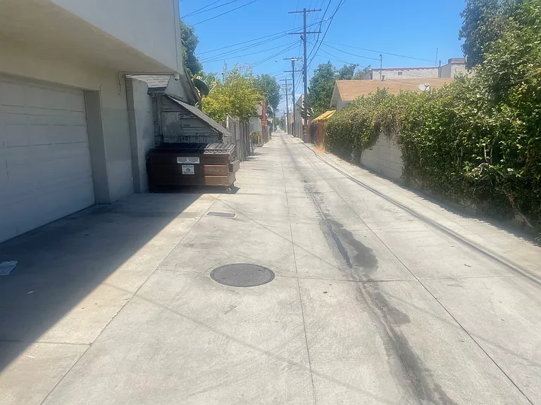 alley