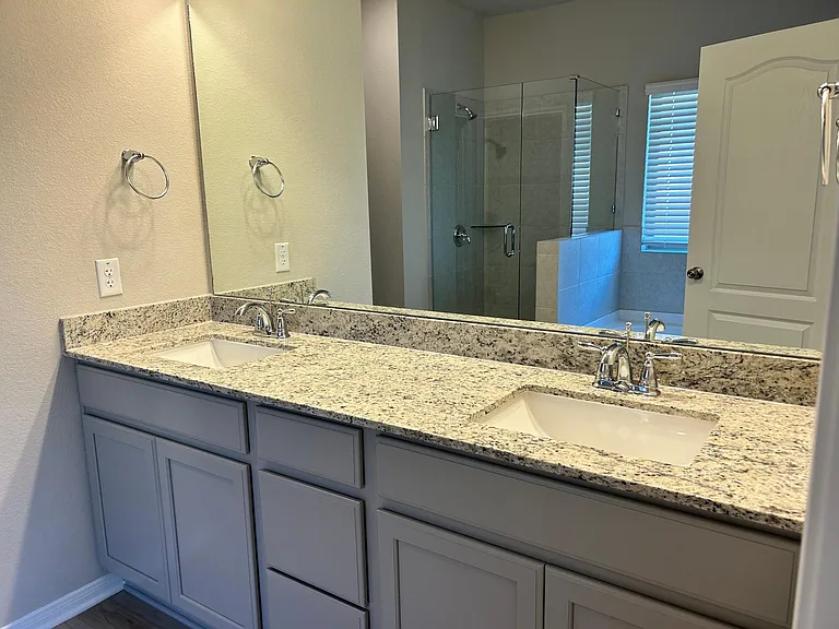 10211 Six Shooter Ln — Photo 13