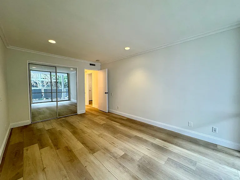 850 N Kings Rd #103 — Photo 9