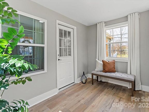 5th image of 208 Hollifield St