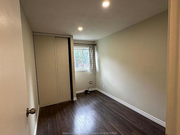 5th image of 1585 Hallmark Ave