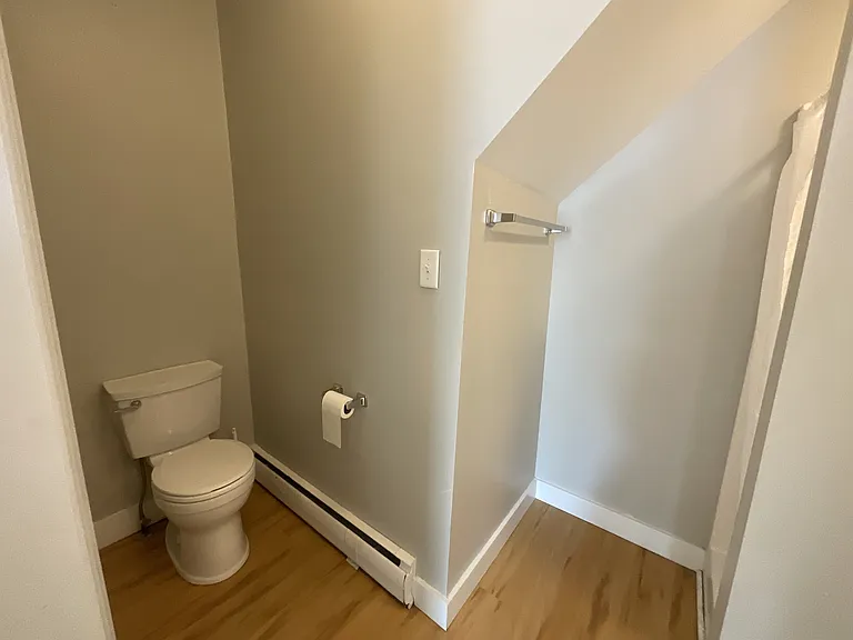 201 W North St — Photo 8