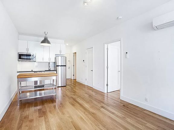 3rd image of 168 Suffolk St APT 3A