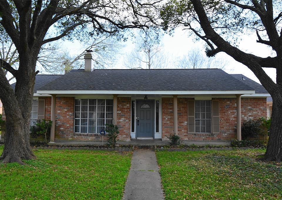1st image of 10411 Huntington Wood Dr