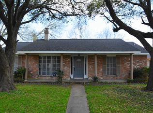 10411 Huntington Wood Dr, Houston, TX 77099